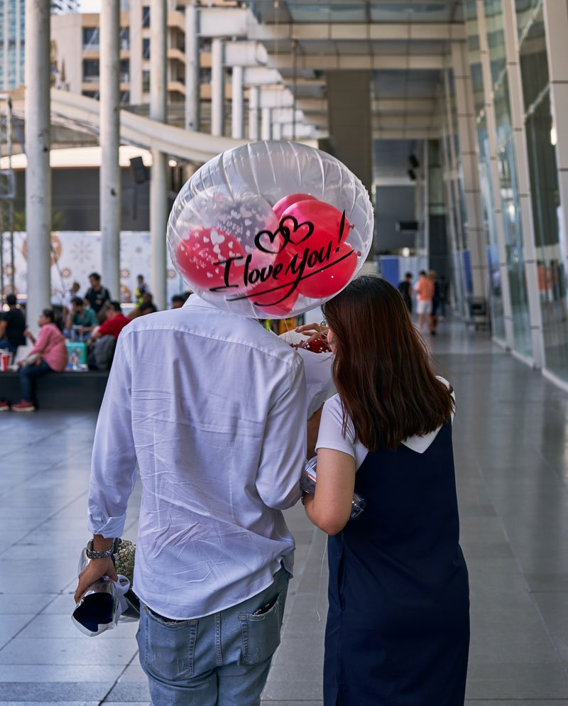 couple with balloon 